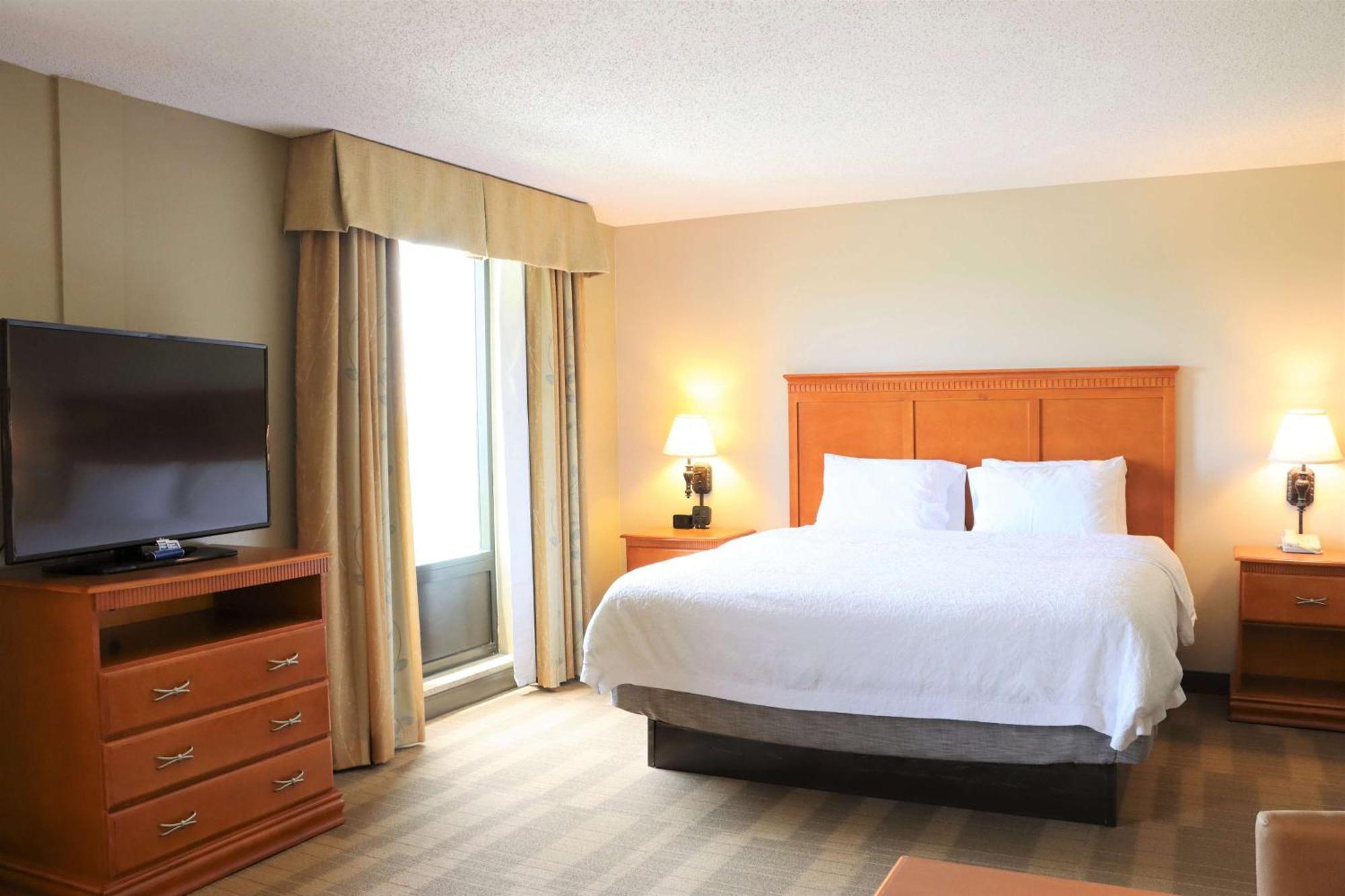Hampton & Hotel